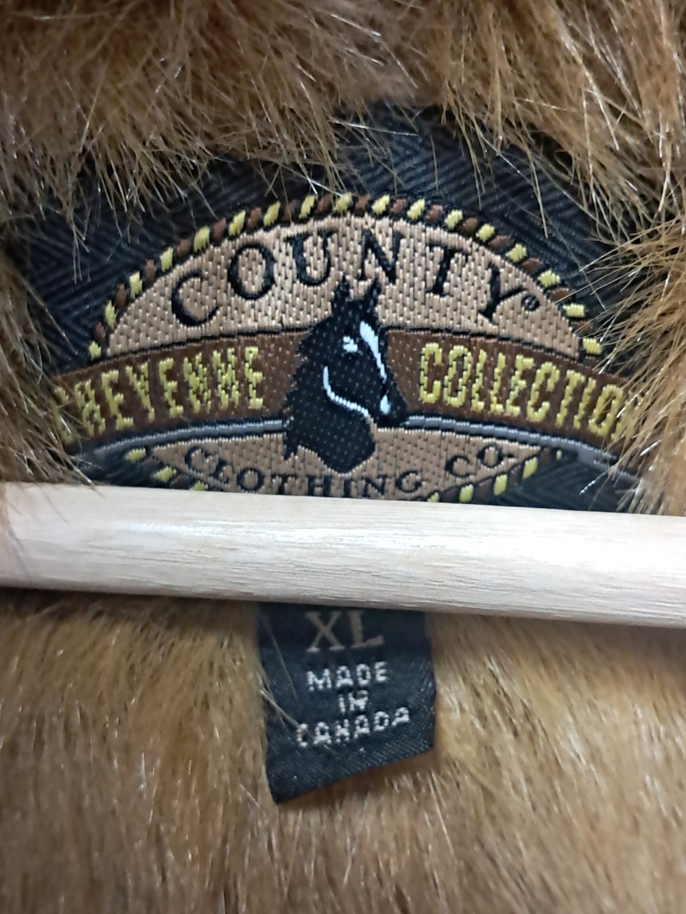 Vintage County Clothing Co Cheyenne Collection Faux Suede Fur Vest XL Canada - Picture 6 of 6